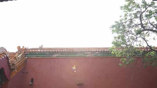 故宫古建筑屋檐红墙