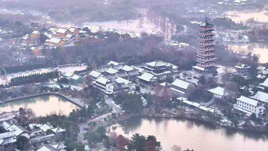 航拍瘦西湖风景区大明寺栖灵塔观音山雪景