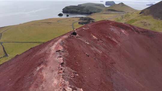 从冰岛海梅岛的埃尔德菲尔火山俯瞰