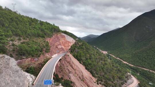 德钦214国道盘山公路