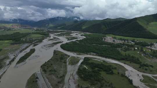 青海门源航拍草山河流树林湿地延时视频