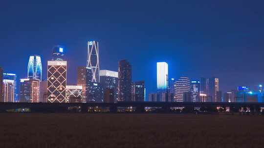 杭州城市建筑风景与高铁同框夜景