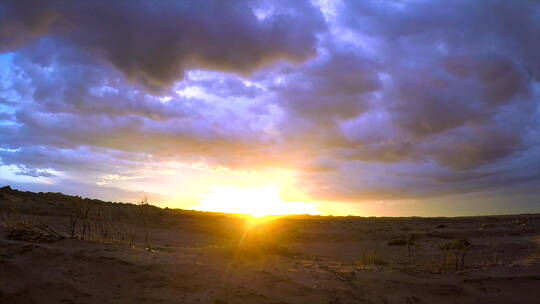 沙漠戈壁日落 晚霞 夕阳 走云 延时