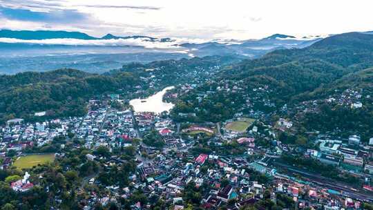 斯里兰卡第二大城市康提日出云海美景