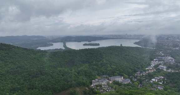 航拍云海下的西湖全景