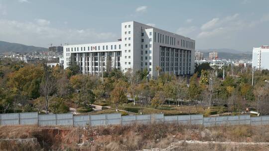 云南旅游风光祥云县政府大楼远景