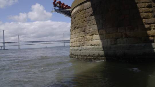 英国苏格兰东海岸福斯湾水域福斯桥视频素材模板下载