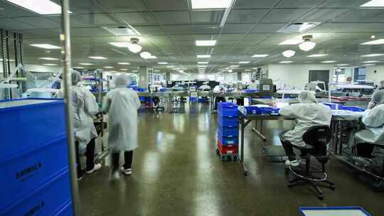 工厂工人工作场景