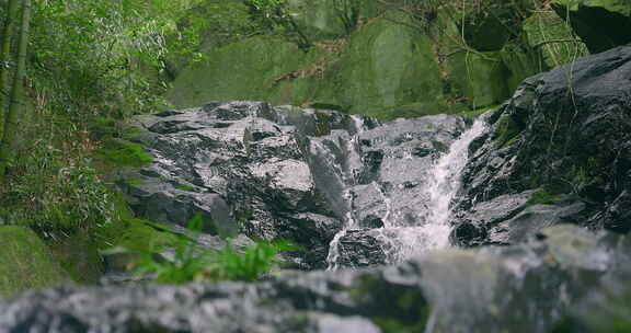 大自然  春天 瀑布 山泉 苔藓 