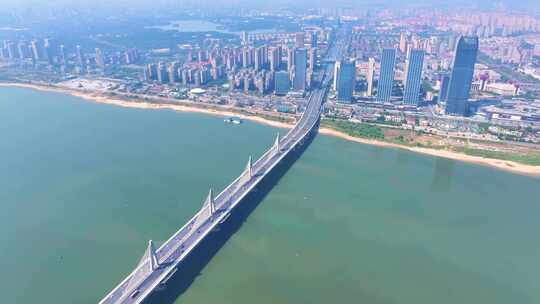 江西南昌赣江朝阳大桥车辆交通航拍城市风景视频素材模板下载