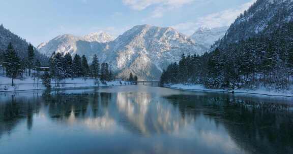 雪域高山森林湖泊景观航拍