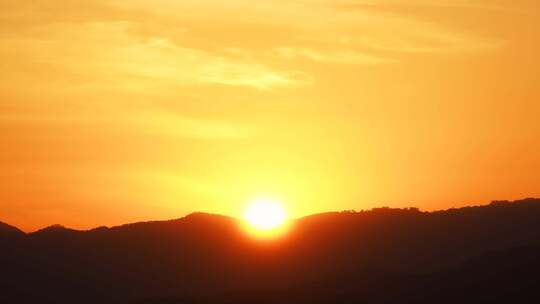 山峰日出延时远山太阳升起来清晨金色天空视频素材模板下载