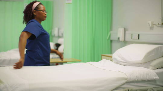 护士在整理病床视频素材模板下载