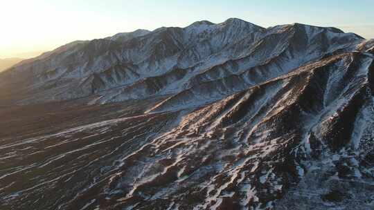 青海海南拉脊山山谷雪山航拍视频