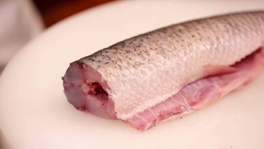 【镜头合集】鱼肉切段切鱼肉块视频素材模板下载