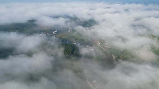 南充市嘉陵区和美乡村云雾缭绕