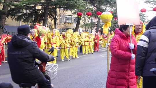 街头传统民俗表演队伍