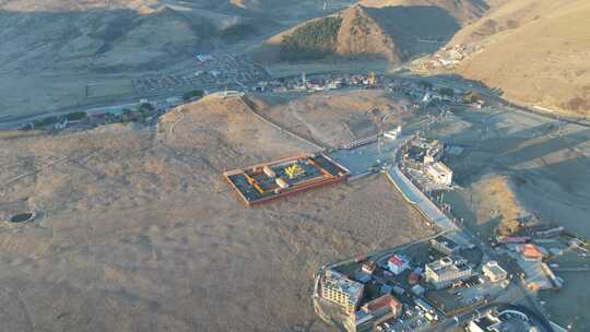 四川甘孜塔公草原、塔公镇、雅拉雪山