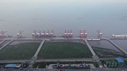上海外高桥造船厂码头