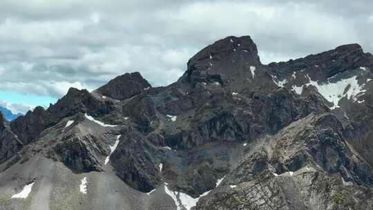 航拍四川阿坝大哇梁子垭口火焰峰雪山风光