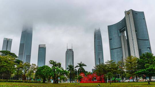 雨雾中的城市延时摄影