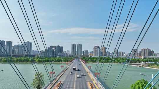 航拍咸阳开车穿过渭城桥