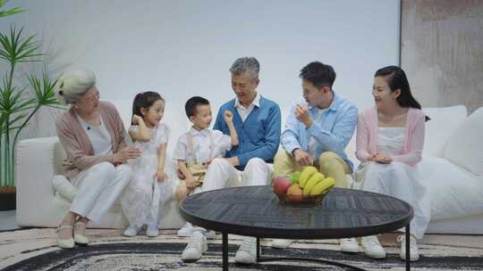 温馨一家人 美好家庭