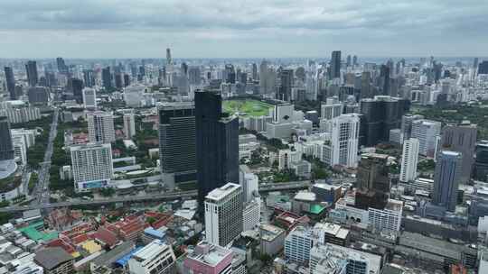 泰国曼谷城市伦披尼公园高楼建筑航拍风光
