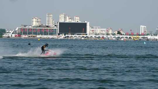 水上摩托艇比赛冲浪激情乘风破浪