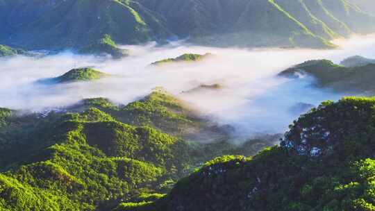 中国北京怀柔夏季早晨山间日出云海流动航拍