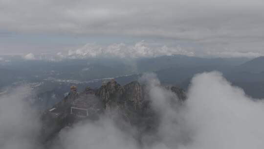 渐远渐近老君山主峰