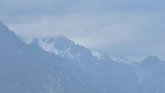 航拍玉龙雪山特写7倍云雾缭绕的雪山