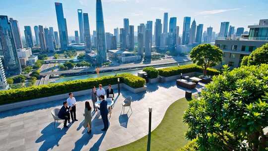 城市天台商务人士交流场景