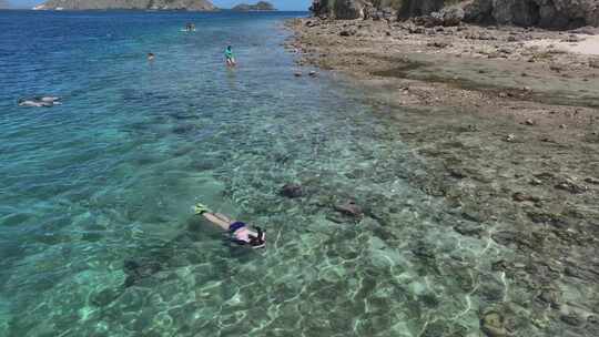 印尼科莫多海岛浮潜游泳海上风光