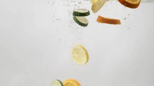 橘子柠檬片入水视频素材模板下载