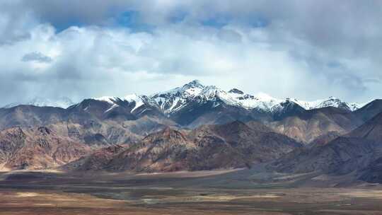 帕米尔高原的雪山