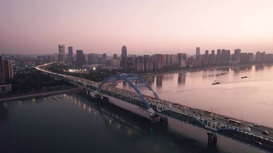 航拍杭州钱塘江上大桥