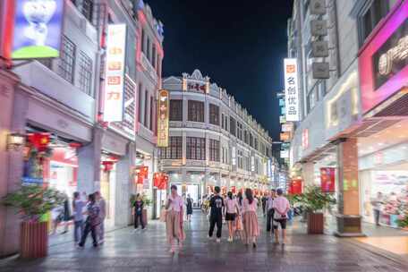 都市步行街夜景人流