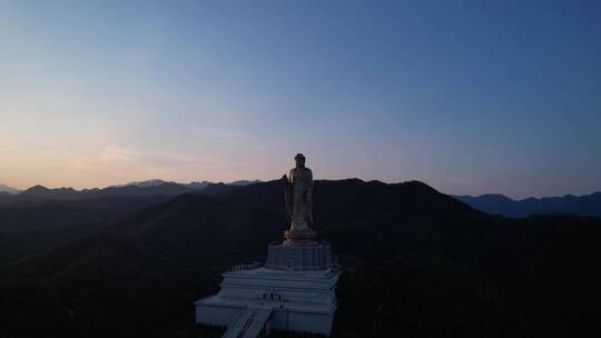 飞向山林大山大佛