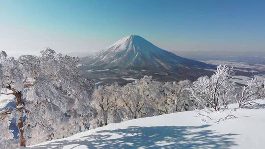 冬天下雪航拍雪山雪林雾凇冰川河流