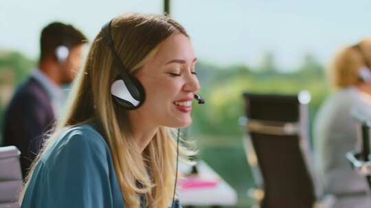 女商人，说话，耳机，办公室