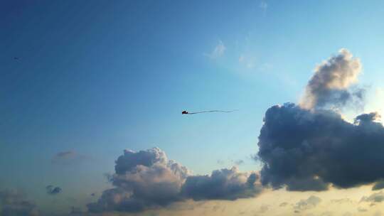 晴朗天空放风筝高空航拍视角4k视频素材模板下载
