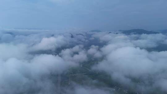 天空云层白云云朵大山小镇乡村农村乡村振兴