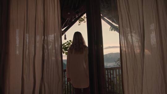 情侣在巴厘岛度假酒店视频素材模板下载