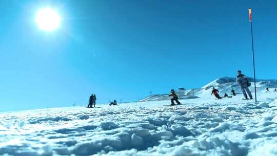 滑雪运动员超慢动作表演