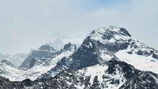 4k航拍青海久治年保玉则山峰