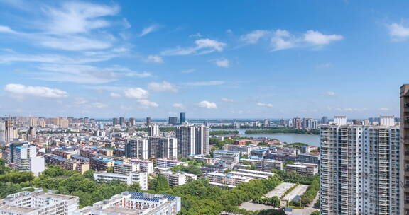 雨后极好天空蓝天白云下的九江城市风光延时