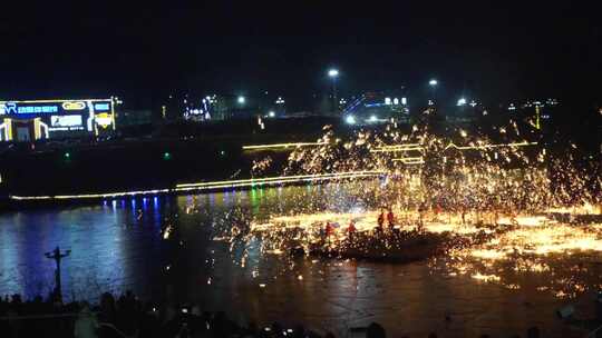 打铁花 传统表演 传统文化 节日气氛 夜景