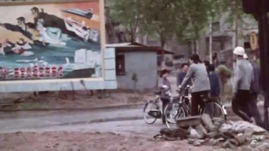 新中国工人 女性 80年代初火车铁路工人