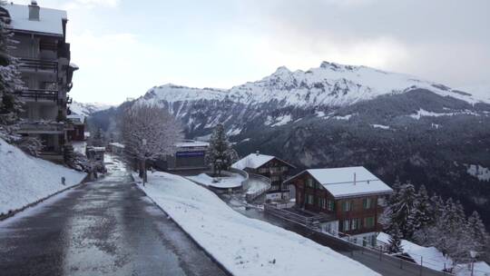 雪中的山地度假小镇